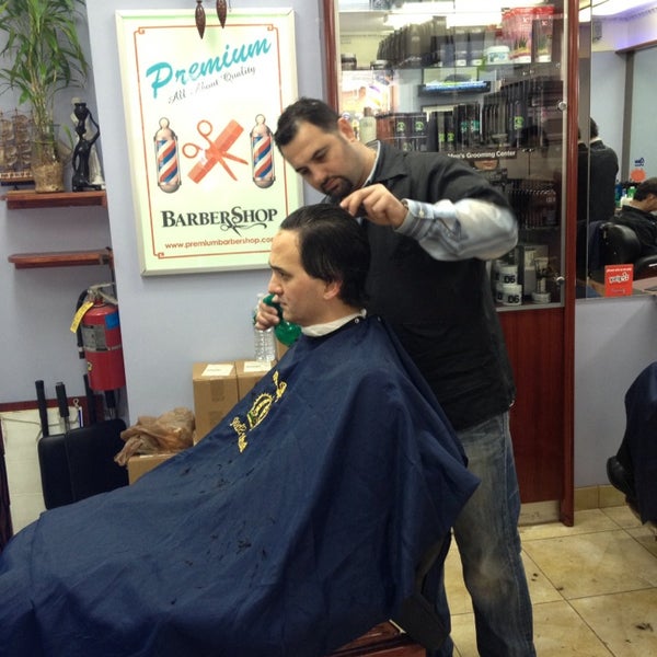 Foto scattata a Premium Barber Shop da Uri I. il 1/28/2014