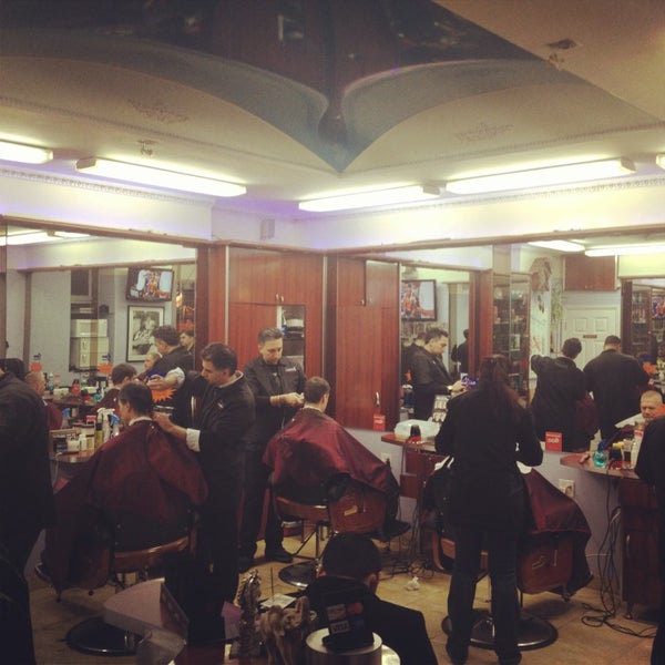Foto scattata a Premium Barber Shop da Uri I. il 1/31/2014
