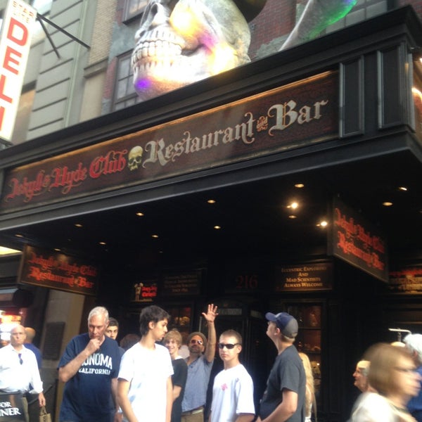 Das Foto wurde bei Jekyll &amp; Hyde Club | Restaurant &amp; Bar von Scott N. am 7/28/2013 aufgenommen