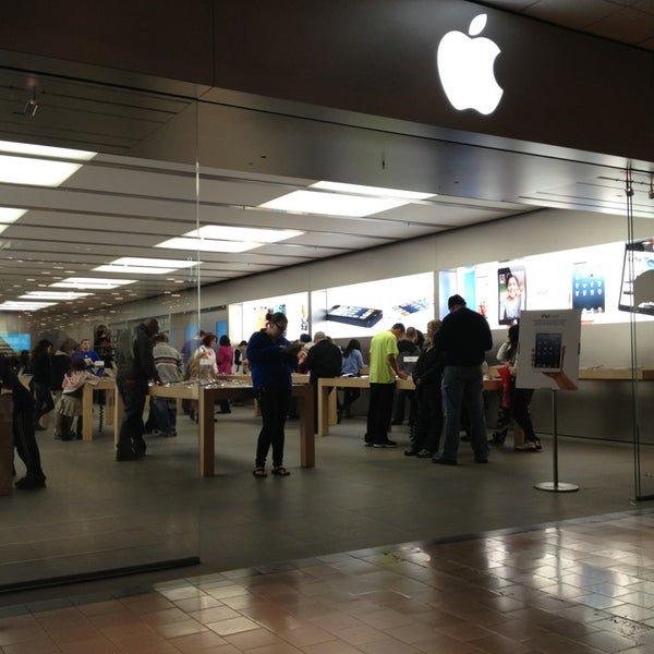 Photos at Apple Willowbrook Electronics Store in Wayne