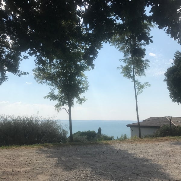 Foto tirada no(a) Lago di Garda por Victor V. em 9/15/2020