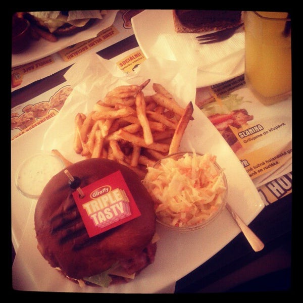 รูปภาพถ่ายที่ Giraffy Burger Bar โดย Kajla S. เมื่อ 4/23/2013