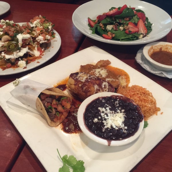 12/31/2014 tarihinde Zatttsu Makoto K.ziyaretçi tarafından La Fiesta Mexican Cuisine &amp; Lounge'de çekilen fotoğraf