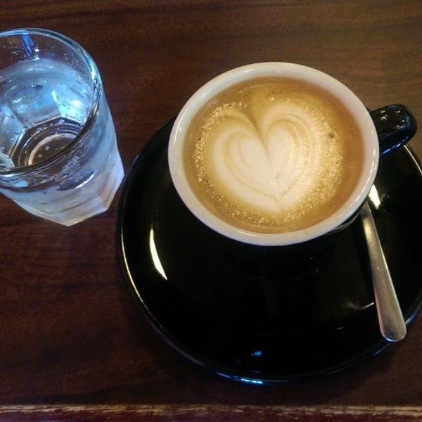 Foto tomada en The Palace Coffee Company  por Patrick H. el 6/14/2014
