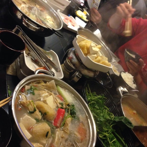 1/19/2014 tarihinde Goldie☠ T.ziyaretçi tarafından Celebrity Hot Pot 名人火鍋'de çekilen fotoğraf