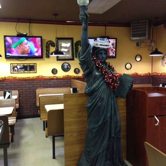Photo taken at Brothers N.Y. Style Pizzeria by Mom&#39;s Guide T. on 12/15/2012