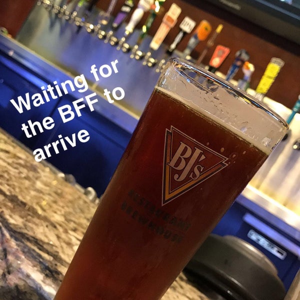 Photo taken at BJ&#39;s Restaurant &amp; Brewhouse by Jae M. on 8/6/2017