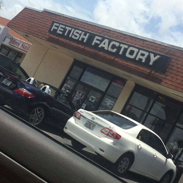 Foto tirada no(a) Fetish Factory por Kami M. em 6/14/2014
