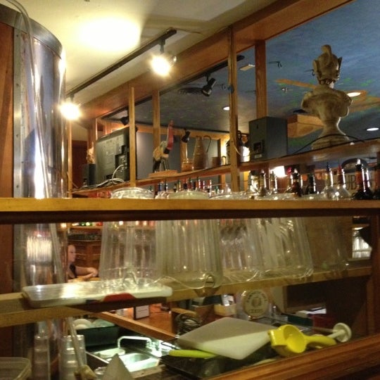 11/5/2012 tarihinde Sw W.ziyaretçi tarafından Seven Barrel Brewery'de çekilen fotoğraf