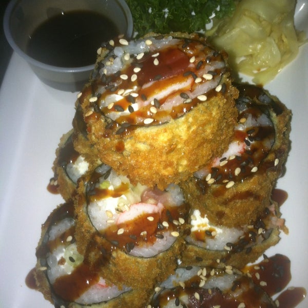 Foto tomada en Bento Asian Kitchen &amp; Sushi  por Nancy M. el 7/13/2014