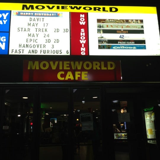 5/13/2013にSay S.がDouglaston Movieworldで撮った写真