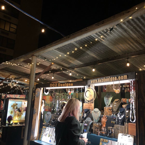 11/18/2018 tarihinde Caroline B.ziyaretçi tarafından Frenchmen Art Market'de çekilen fotoğraf