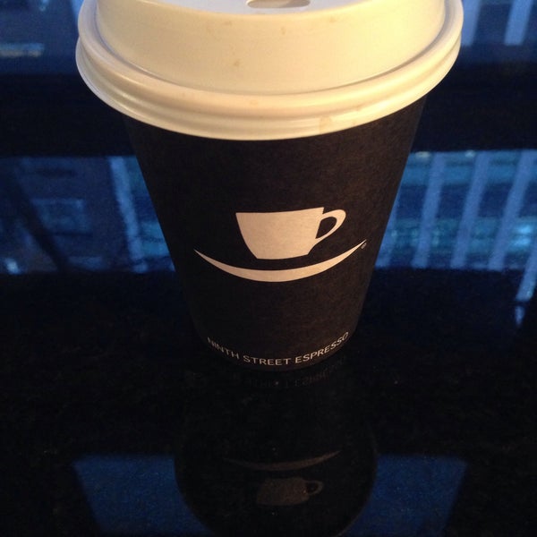 Foto tirada no(a) Ninth Street Espresso por N Y. em 12/27/2014
