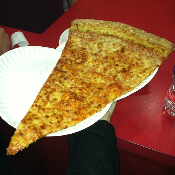 Foto diambil di Jumbo Slice Pizza oleh Lauren A. pada 3/16/2013