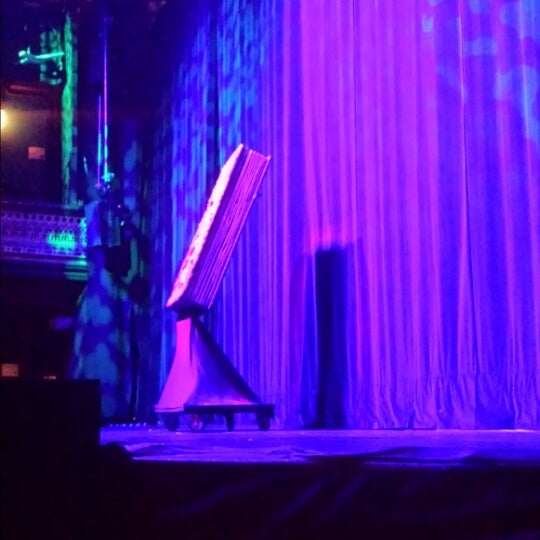 12/27/2013にFatema H.がRandolph Theatreで撮った写真