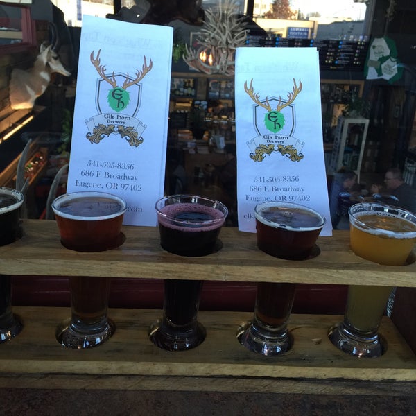 Foto tirada no(a) The Elk Horn Brewery &amp; Ciderhouse por Kirsten U. em 11/28/2015