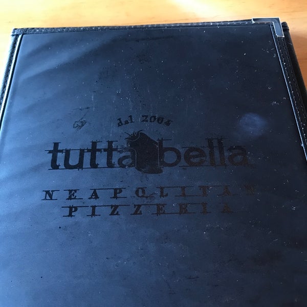 Das Foto wurde bei Tutta Bella Neapolitan Pizzeria von Josh E. am 6/14/2017 aufgenommen