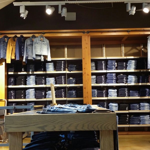Levi's Store - Clothing Store in Portland