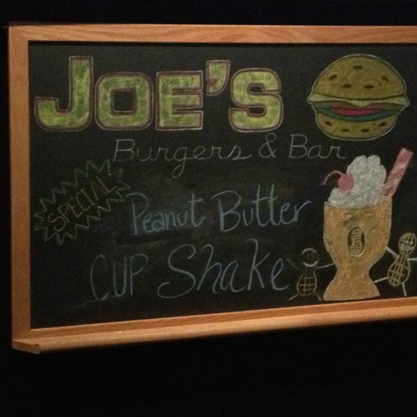 Снимок сделан в Joe&#39;s Burgers &amp; Bar пользователем T B. 6/12/2013