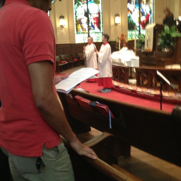 Das Foto wurde bei Saint Mark United Methodist Church of Atlanta von Jesse H. am 6/2/2013 aufgenommen