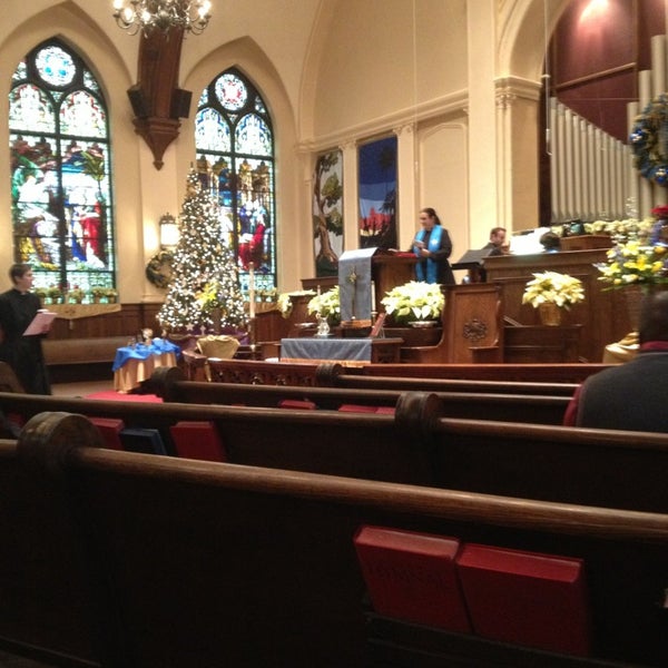 Снимок сделан в Saint Mark United Methodist Church of Atlanta пользователем Jesse H. 12/23/2012