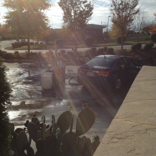 11/11/2012 tarihinde Jesse H.ziyaretçi tarafından Cactus Car Wash'de çekilen fotoğraf
