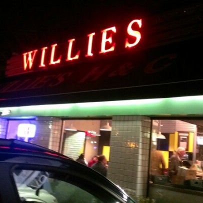 Photo taken at Willie&#39;s Burgers by Arturo C. on 12/9/2012