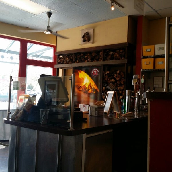 4/9/2014 tarihinde Timothy P.ziyaretçi tarafından Hard Knox Pizzeria'de çekilen fotoğraf