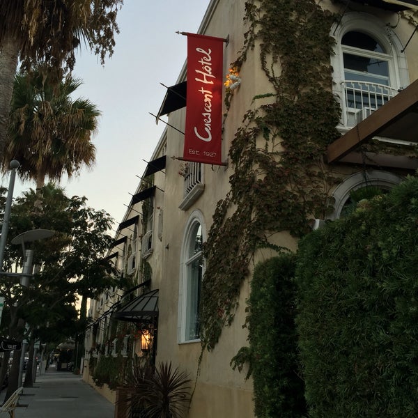 Foto tirada no(a) Crescent Hotel Beverly Hills por TeTbuathai em 9/9/2016