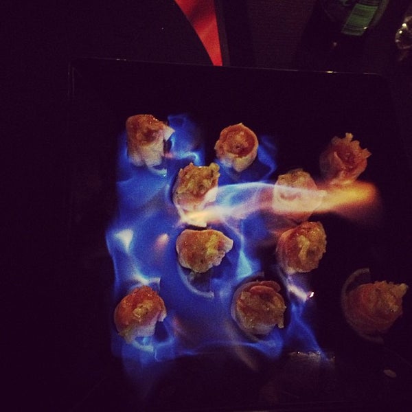 รูปภาพถ่ายที่ Hadouken Sushi Bar โดย Luana F. เมื่อ 1/15/2013