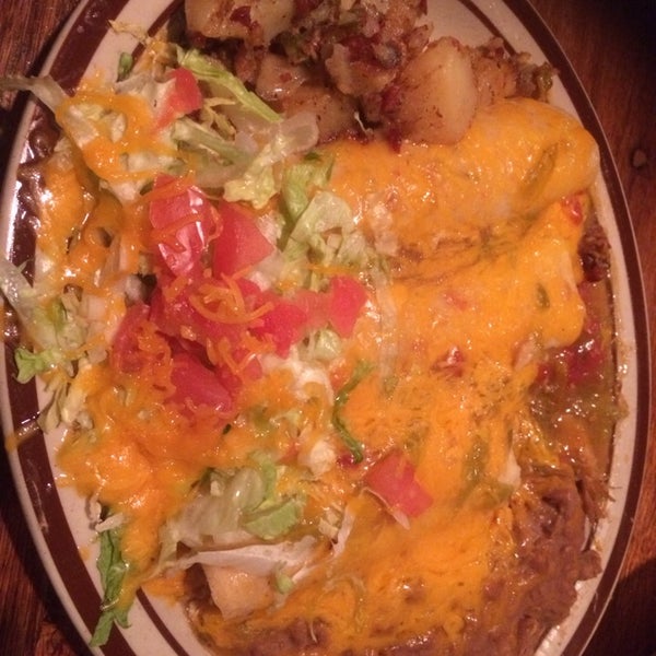 Photo taken at Papa Felipe&#39;s Mexican Restaurant by Jimmy M. on 2/16/2014
