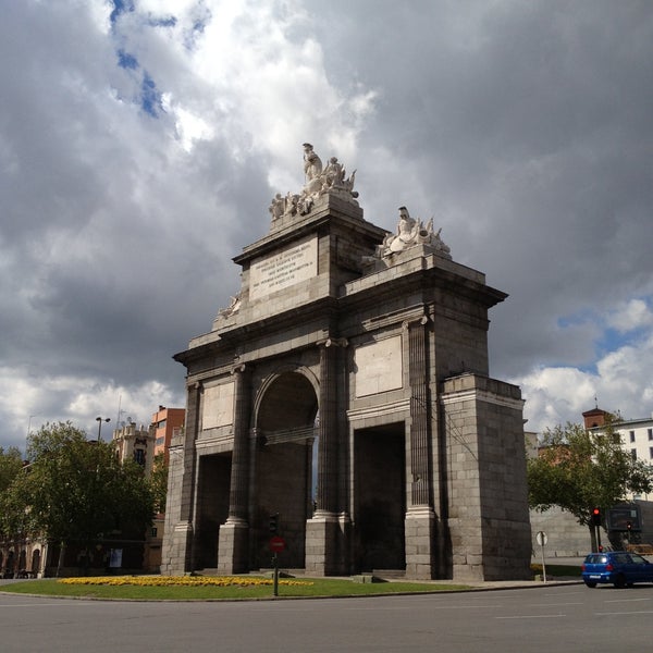 Puerta de Toledo Monument / Landmark in El Rastro