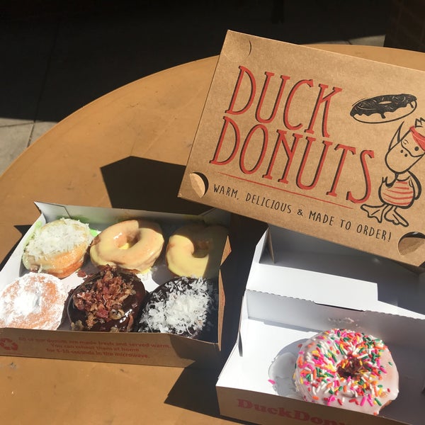 3/18/2018 tarihinde Liz C.ziyaretçi tarafından Duck Donuts'de çekilen fotoğraf