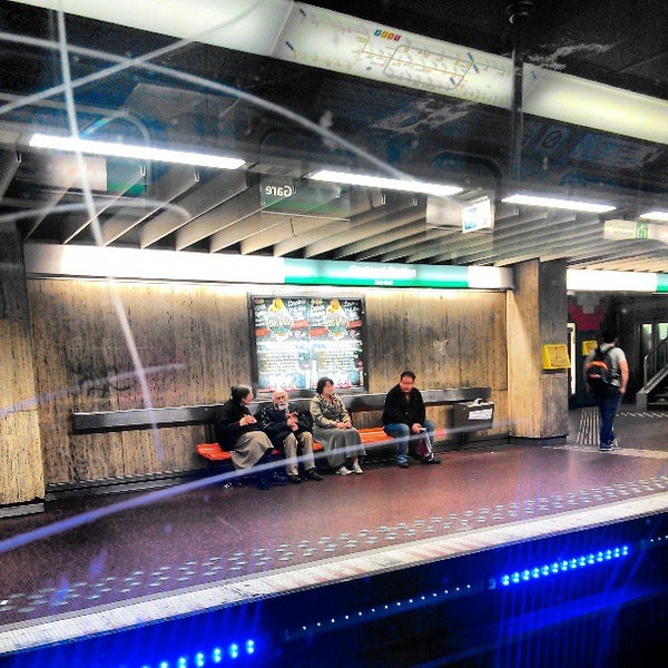 4/15/2013 tarihinde Mélissa M.ziyaretçi tarafından Centraal Station (MIVB)'de çekilen fotoğraf