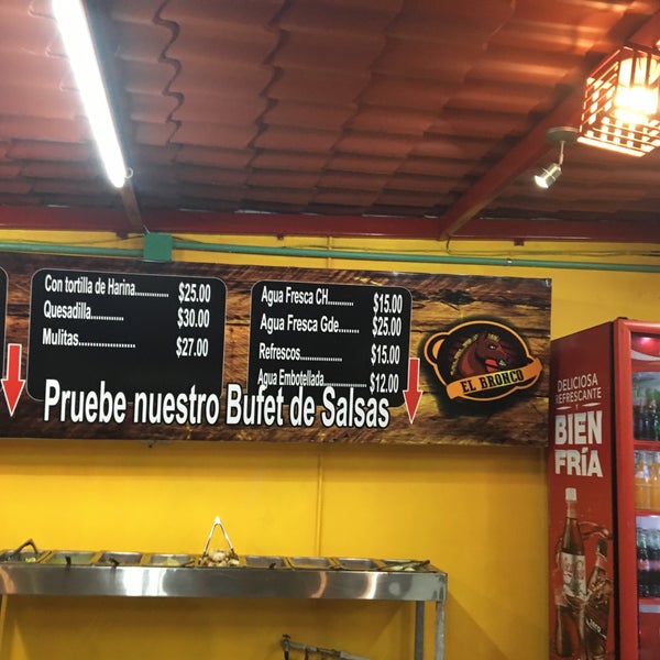 7/16/2016 tarihinde Benito R.ziyaretçi tarafından Tacos El Bronco'de çekilen fotoğraf