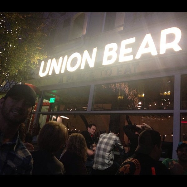 12/2/2012 tarihinde Brandon A.ziyaretçi tarafından Union Bear'de çekilen fotoğraf