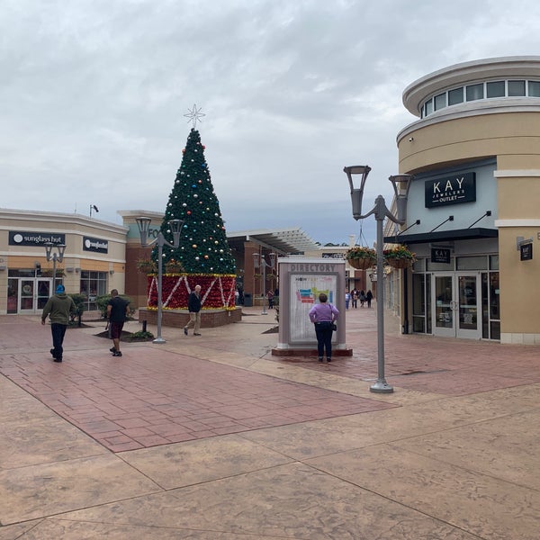 Photo taken at The Outlet Shoppes at Atlanta by SooFab on 1/2/2019