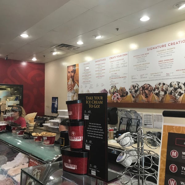 Cold Stone Creamery Ice Cream Parlor in Kennesaw