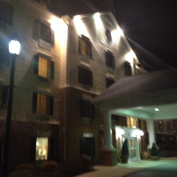 Foto tirada no(a) Hampton Inn &amp; Suites por SooFab em 3/28/2014