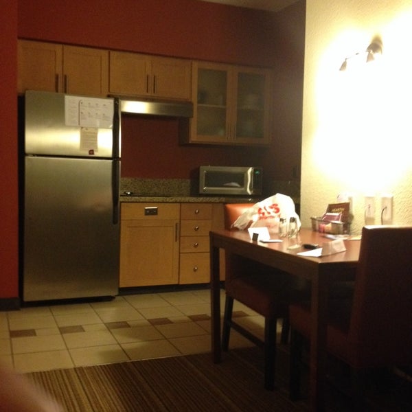 Photo taken at Residence Inn Louisville Downtown by SooFab on 5/7/2014