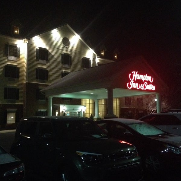 Photo taken at Hampton Inn &amp; Suites by SooFab on 3/27/2014