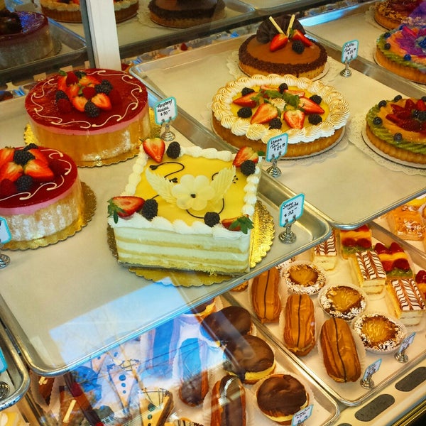 Foto tirada no(a) L&#39;Artisan French Bakery por Eka B. em 2/17/2015
