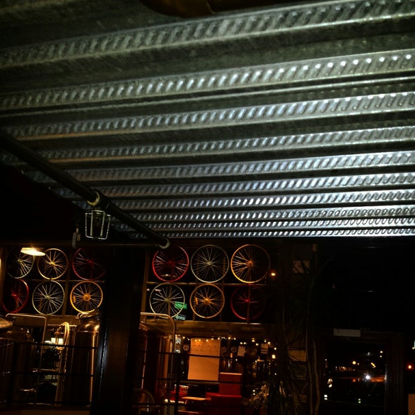 Photo taken at Standing Stone Brewing Company by Eka B. on 12/8/2014