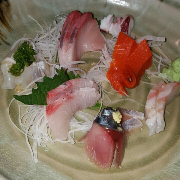 Photo taken at Sushi Hachi by Eka B. on 10/8/2015