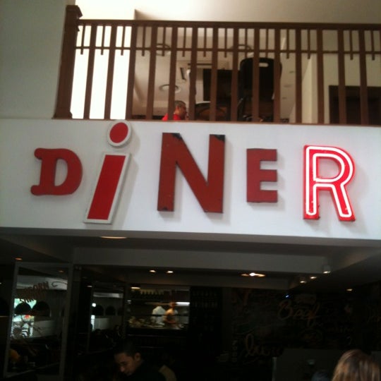 Foto tirada no(a) 210 Diner por Paulo C. em 12/2/2012