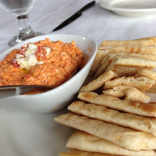 Foto diambil di Aristo&#39;s Greek Restaurant oleh Corey O. pada 10/20/2012