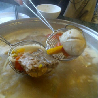 Photo taken at Fatty Cow Seafood Hot Pot 小肥牛火鍋專門店 by Sum L. on 6/13/2012