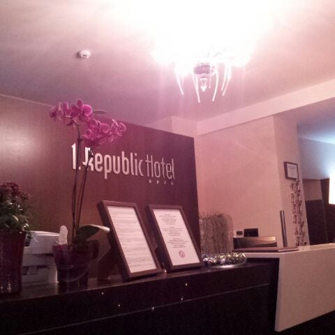 Foto tirada no(a) 1. Republic Hotel por Typena M. em 5/7/2012