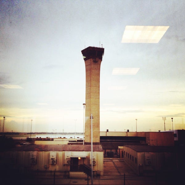 4/30/2013에 ᴡ A.님이 조지 부시 인터콘티넨털 공항 (IAH)에서 찍은 사진