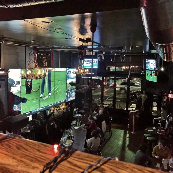 10/16/2018にJL H.がBlack Bear Bar &amp; Grillで撮った写真